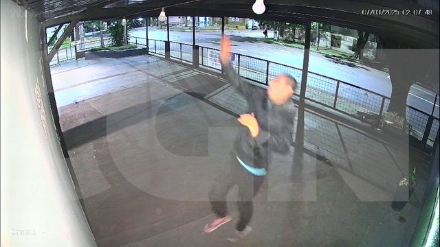 Câmera flagra mais um furto de varal de lâmpadas em Cascavel