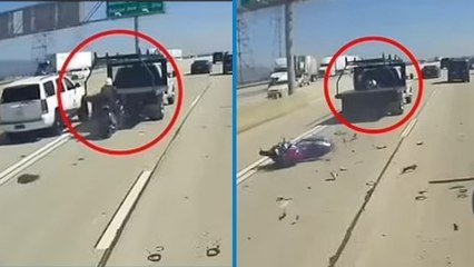 Kamyonete çarpan motosikletlinin mucize kurtuluşu kamerada