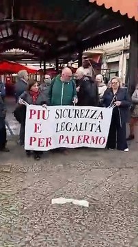 La protesta dei residenti del centro storico di Palermo per maggiore sicurezza e contro lo spaccio