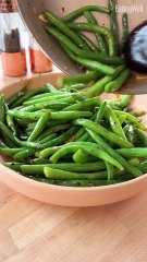 How to Make Garlic-Parmesan Green Beans