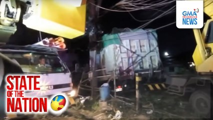 Truck, inararo ang jeepney at e-bike at bumangga sa poste; driver at pahinante ng truck, sugatan | SONA