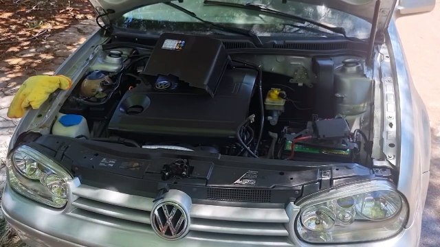 Princípio de incêndio em Volkswagen Golf mobiliza Corpo de Bombeiros no Pioneiros Catarinenses