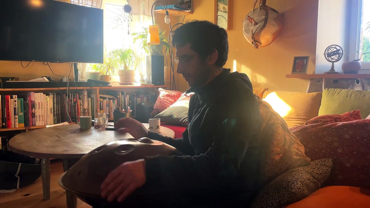Cet artisan de la Manche est l'un des seuls à fabriquer le Handpan, un instrument au son étonnant