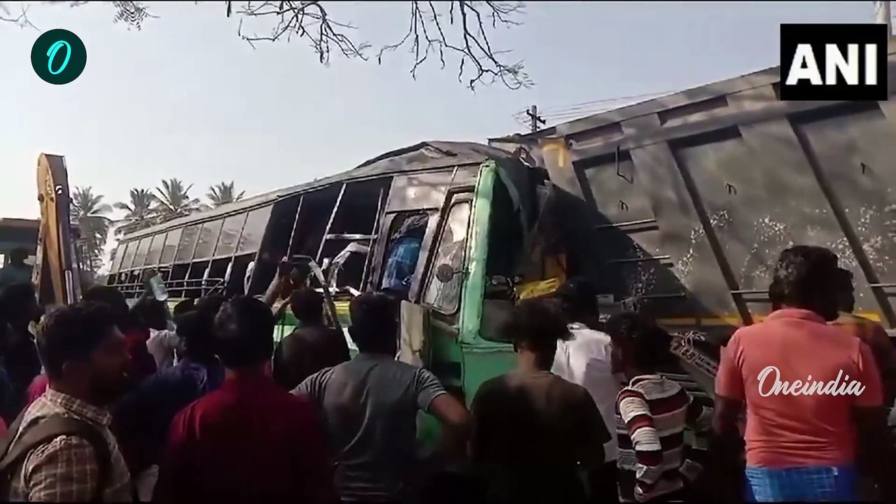 பரபரப்பு CCTV Footage | நேருக்கு நேர் மோதிய லாரி, பேருந்து | Tiruttani Bus Accident | Oneindia Tamil