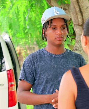 Cuando desconfias de el que esta lejos te traiciona el que esta cerca