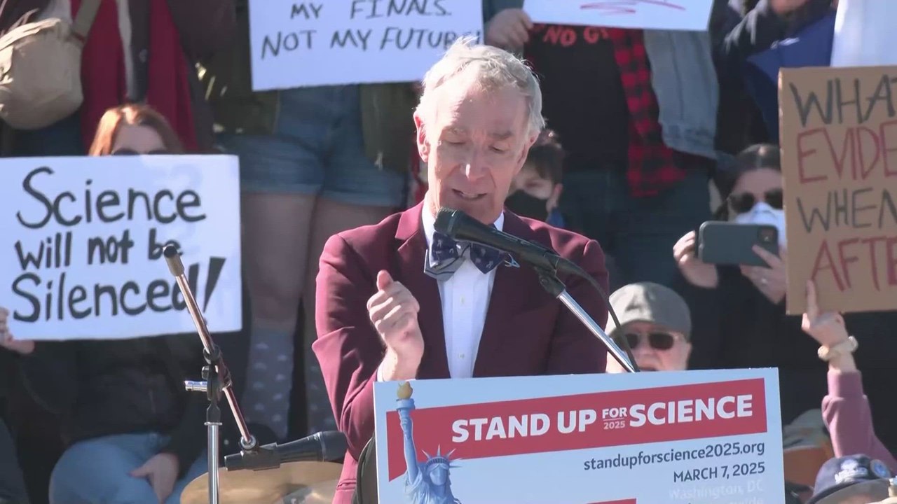 Bill Nye Mimics Elon Musk’s 'Nazi Salute' at Anti-Trump Rally, Sparks Controversy