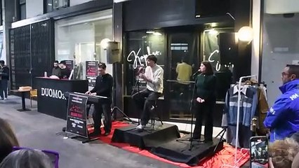 Il cantante Kophra alla Galleria Buonarroti a Massa: la festa per l'inaugurazione del suo studio