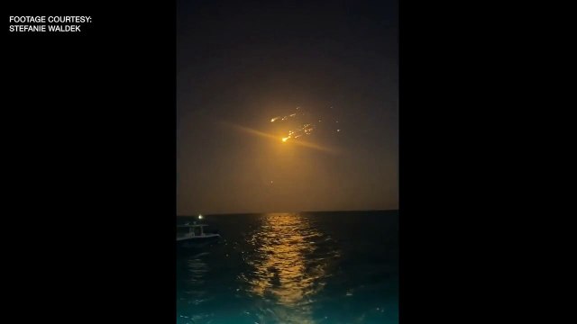 Debris from SpaceX Starship flight 8 explosion streaks across Bahamas night sky