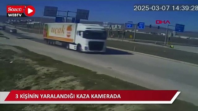 Çorum'da 2 hafif ticari araç çarpıştı; 3 kişinin yaralandığı kaza kamerada