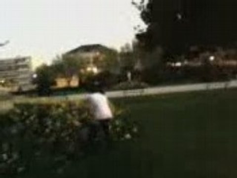 flo en coup de pied lune