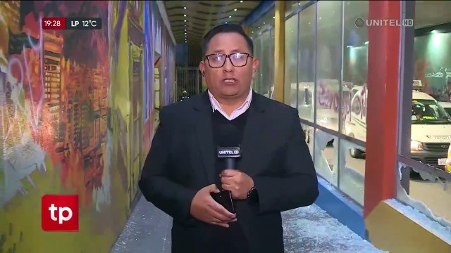 La Paz: Marcha de mujeres activistas deja vidrios rotos del viaducto de la calle Potosí