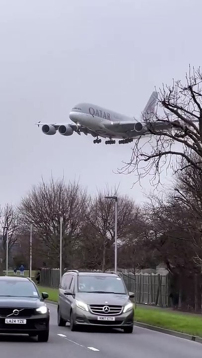 Unbelievable Landing Of The Airbus A380 Qatar Airways