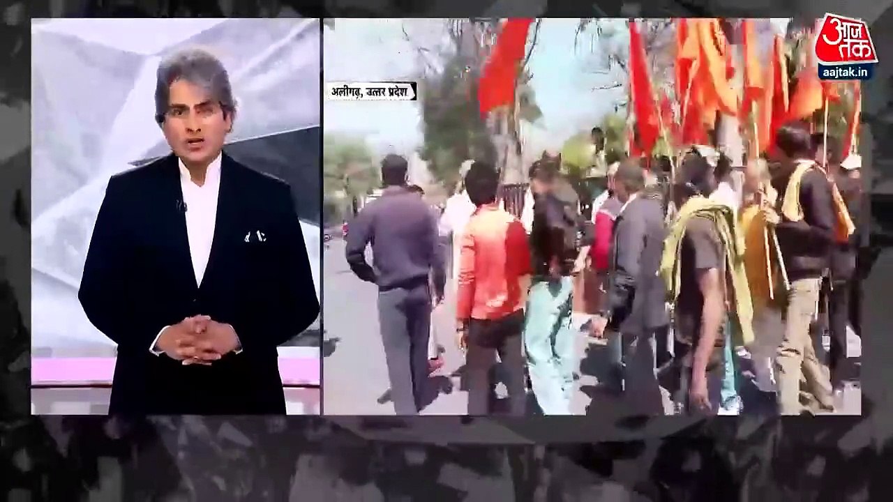 अलीगढ़ मुस्लिम यूनिवर्सिटी में होली मिलन कार्यक्रम पर क्यों रोक? देखें रिपोर्ट