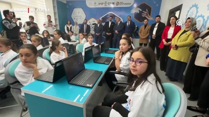 3 bin kız öğrenciye yapay zeka eğitimi