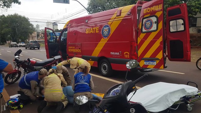 Ciclista e motociclista ficam feridos em acidente no cruzamento da Av. Piquiri com a rua Antonina
