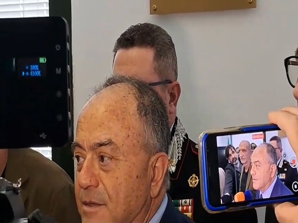 Mazzette a medici per certificati di morte e dna, 67 misure cautelari a Napoli