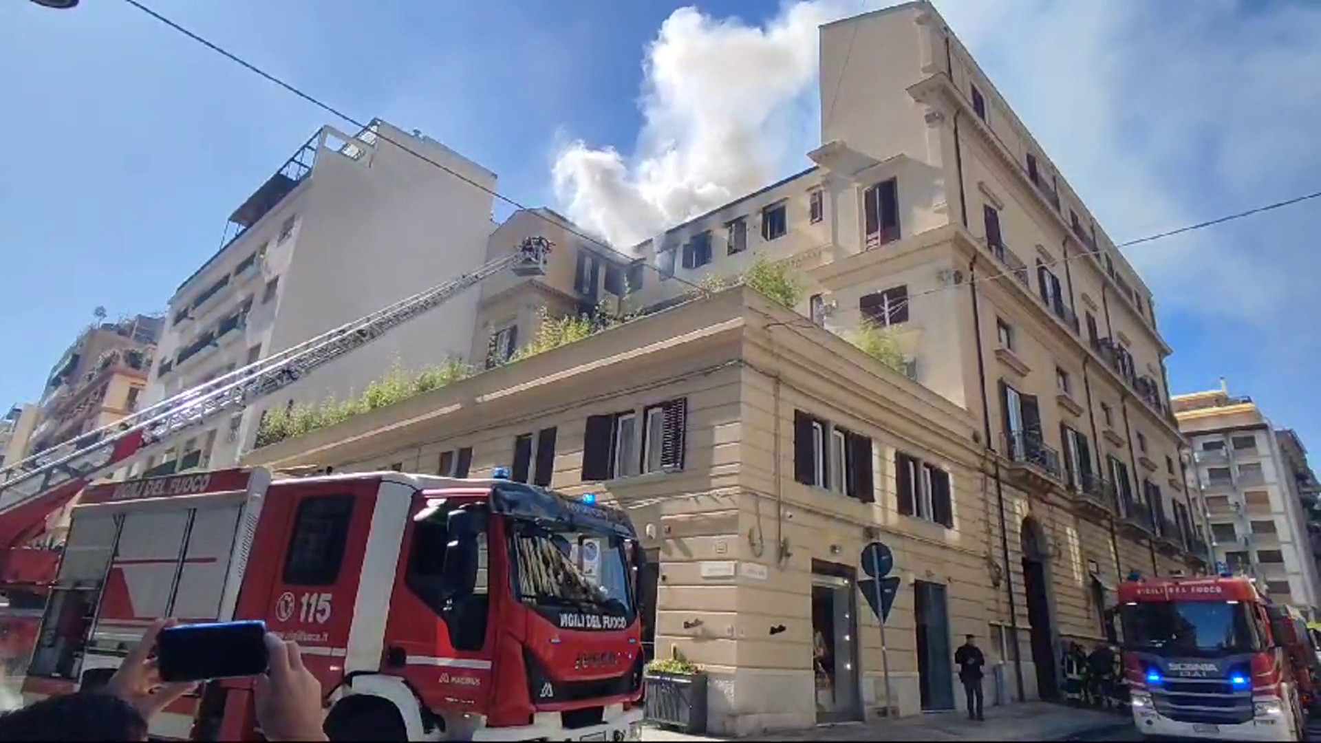 Video Incendio in un appartamento a Palermo