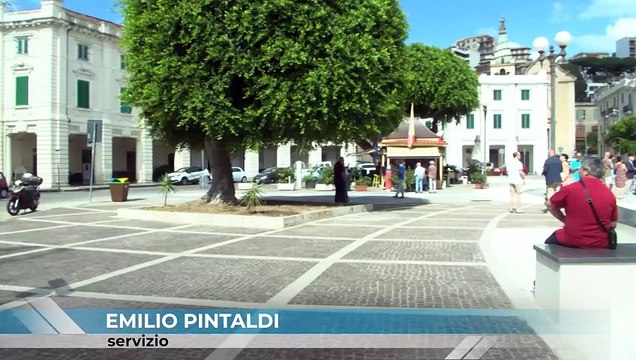 Piazza del popolo di notte, tra risse e vandali