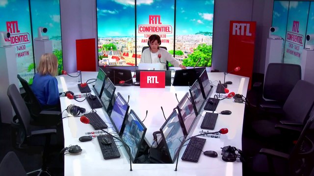 VENDÉE GLOBE - Le skipper belge Denis Van Weynbergh arrive hors délai, mais acclamé par la foule