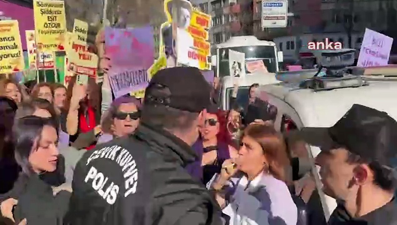 Ankara'da 8 Mart eylemine polis müdahalesi