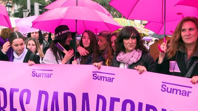 Partidos políticos defienden la igualdad en la marcha feminista de la Comisión 8M