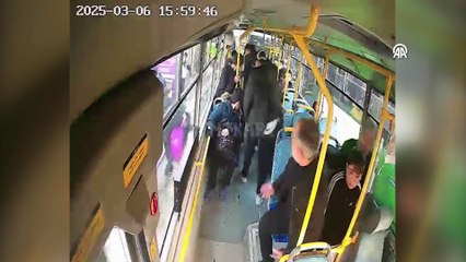 Darıca’da halk otobüsü şoförü, yaralı genci hastaneye yetiştirdi