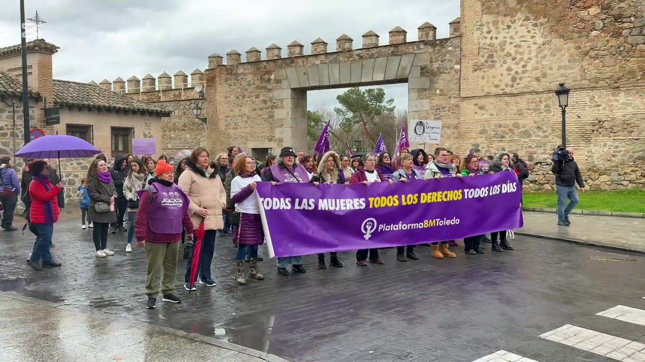 Toledo se tiñe de morado buscando igualdad