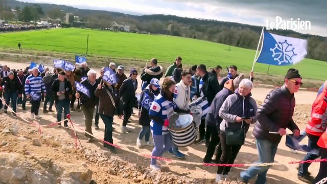 A69 : quelques milliers de personnes manifestent pour la poursuite du projet d'autoroute