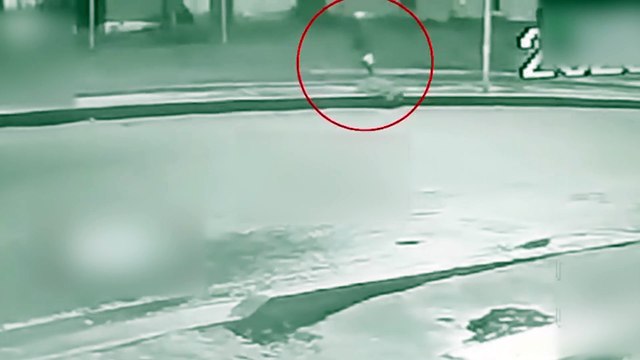 BUSCAN AL CONDUCTOR DE UNA CAMIONETA QUE ATROPELLÓ A UNA PERSONA