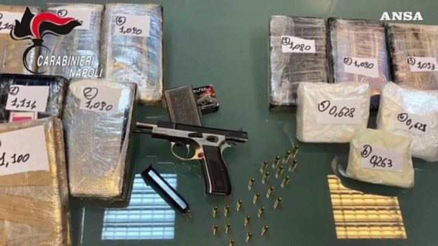 Blitz antidroga nel napoletano, lo spaccio anche con un neonato in braccio