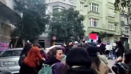 Kadınlar, yasağı tanımadı: 'Susmuyoruz, korkmuyoruz, itaat etmiyoruz'