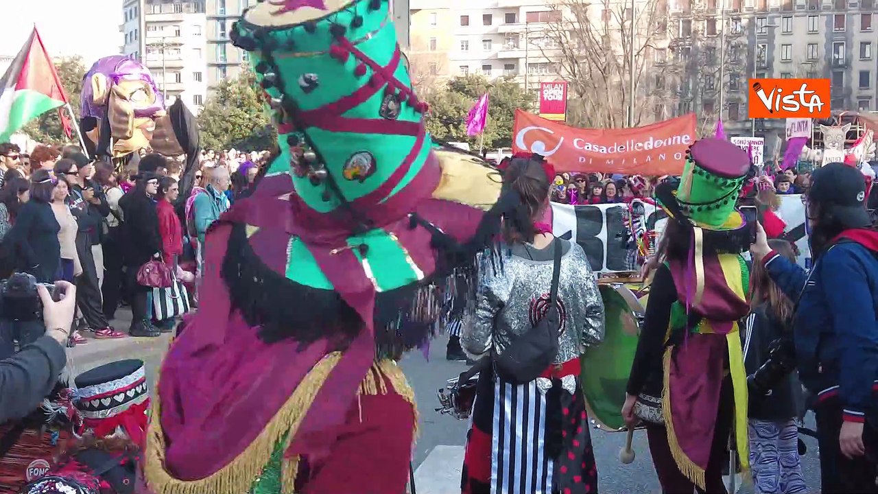 8 Marzo, al corteo trasfemminista di Milano la rivisitazione di "Ballo Ballo" di Raffaella Carr?