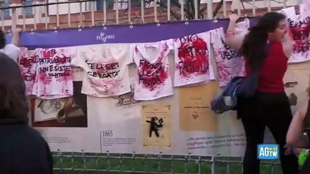 Milano, le voci dal corteo dell'8 marzo: «Reato di femminicidio? Viviamo in una società intrisa di patriarcato»