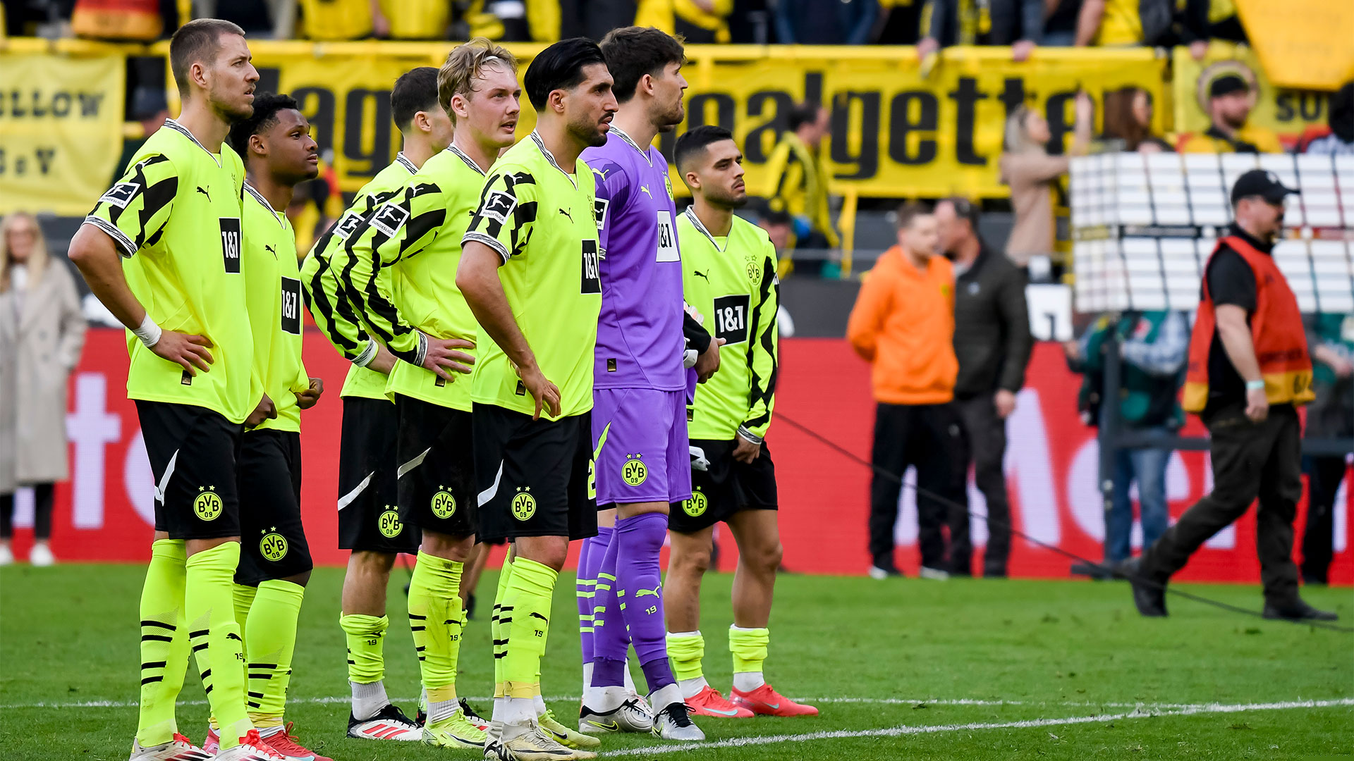 Borussia Dortmund v Augsburg