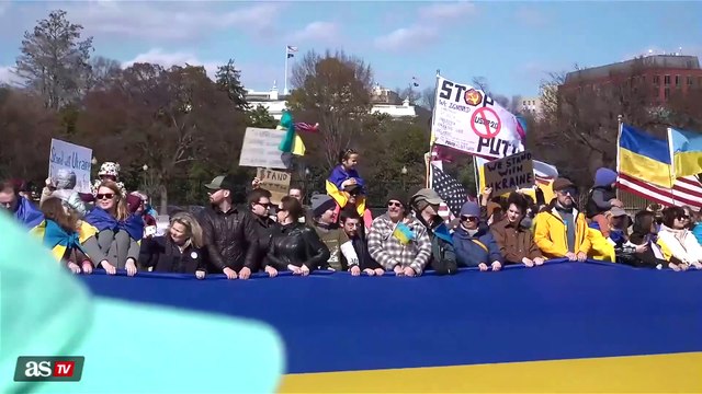 Demonstrators unveil the world's largest Ukrainian flag near White House