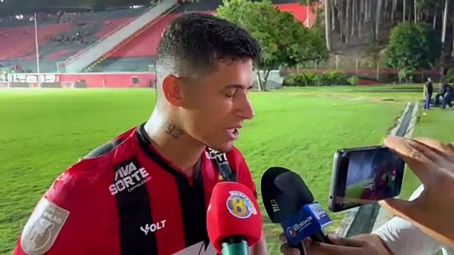 Camutanga celebra retorno aos gramados após nove meses parado por lesão: 'Barradão é minha casa'