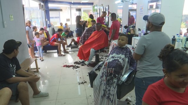 Panameños realizan compras escolares de última hora