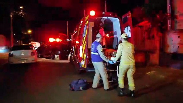 Vítima de tentativa de homicídio é socorrida pelo Siate no bairro Interlagos