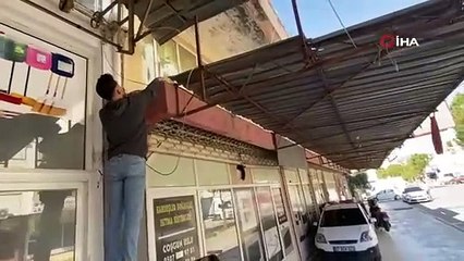 Kedisi mahsur kalan genç kız önce üzüntüden, sonra da sevinçten ağladı