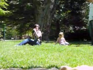 Angie fait des galipettes