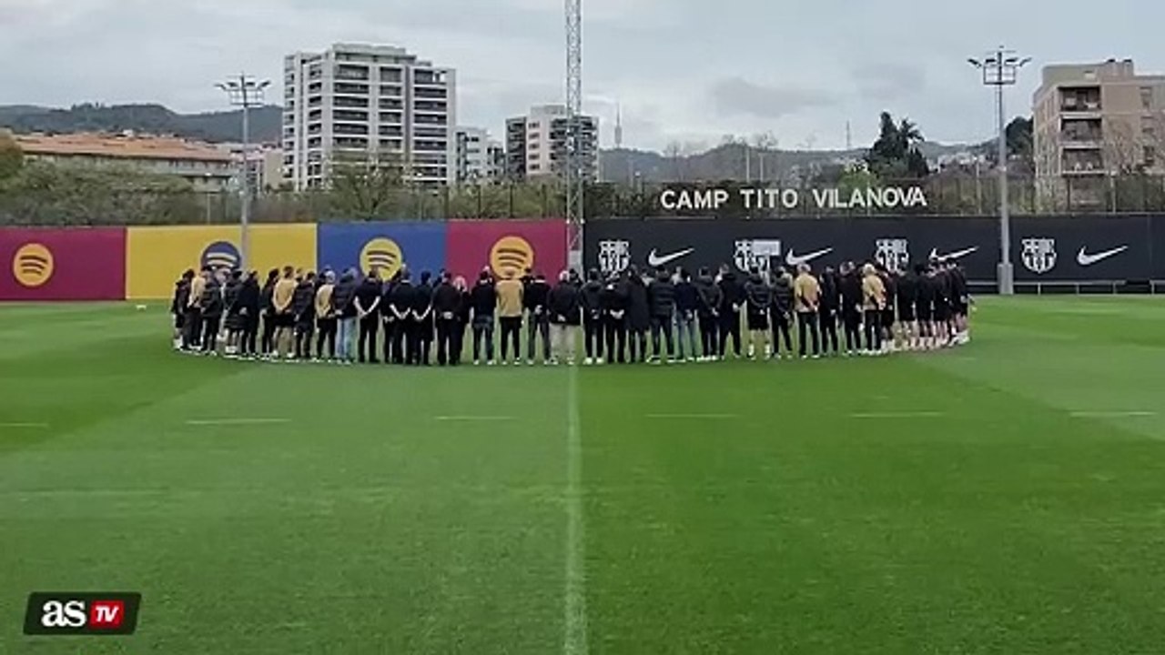 El emotivo homenaje en el entrenamiento del Barça a Carles Miñarro Garcia