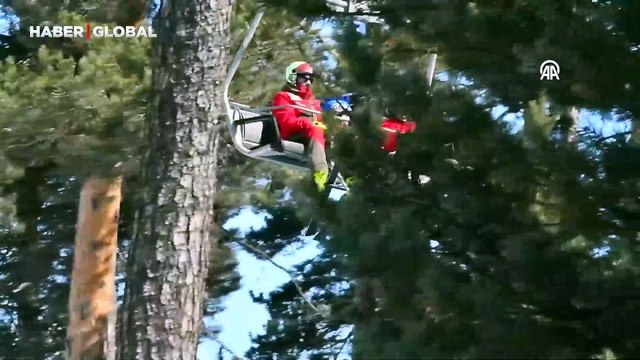 Sarıkamış Kayak Merkezi, hafta sonu kayakseverlerle doldu