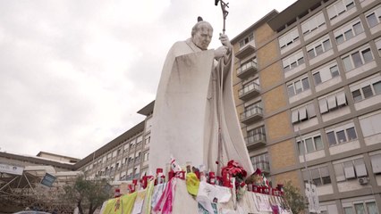 "교황, 조용한 밤 보내고 휴식"...삼종기도 4주째 불참 / YTN