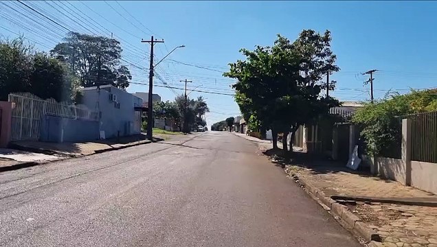 Vela acesa causa chamas em guarda-roupas em imóvel no Bairro Guarujá