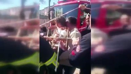 Kolu korkuluğa saplanan 7 yaşındaki çocuk yaralandı