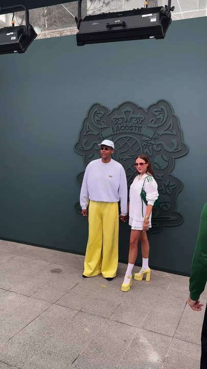Vidéos - Stromae - Photocall et front raw défilé Lacoste "Collection Prêt-à-Porter Automne/Hiver 2025-2026" lors de la Fashion Week de Paris (PFW), France, le 9 mars 2025 @Florian Savina / Bestimage