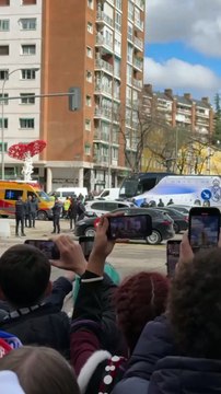La llegada del autobús del Real Madrid al Bernabéu antes de enfrentarse al Rayo Vallecano