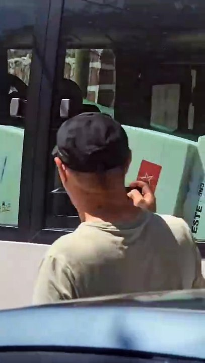 Captan rapidito transportando urnas