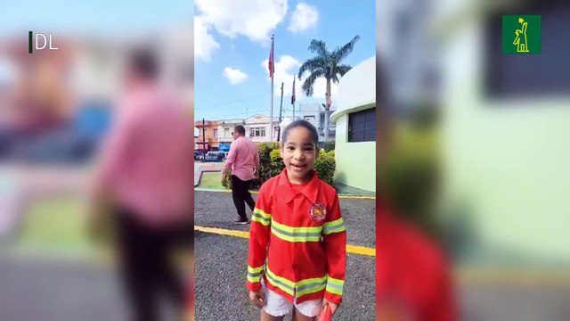 Niños celebran 97 aniversario de los bomberos