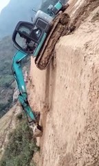 Ce conducteur de pelleteuse va vous donner le vertige